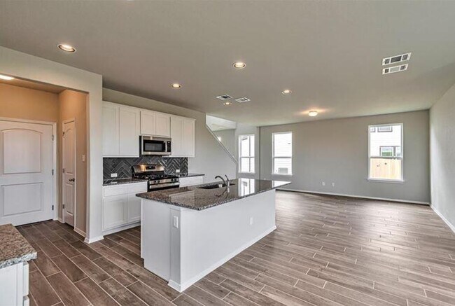 Building Photo - 101 Tranchet Dr