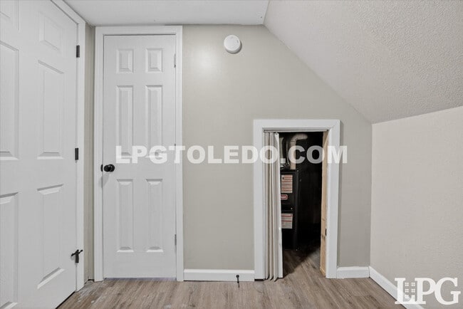 Building Photo - 2025 Caledonia St