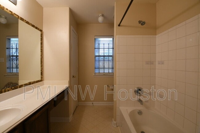 Building Photo - 8611 Texas Acorn Ave