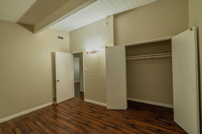 Building Photo - 2033 E Garvey Ave N