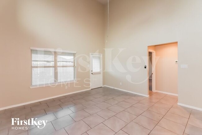 Building Photo - 8011 Carillon Way
