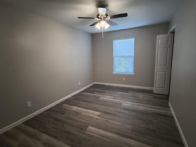 Building Photo - 1025 N Quincy Ave