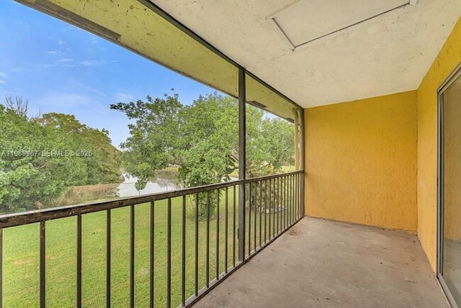 Building Photo - 1430 Meadows Cir W