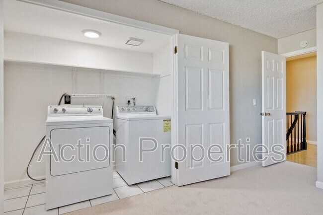 Building Photo - 3041 Kaiser Dr
