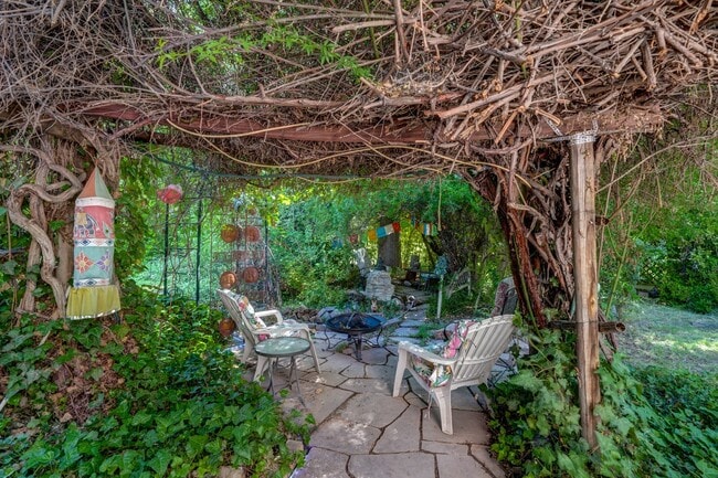 Building Photo - 1825 Vanderhoef Ln