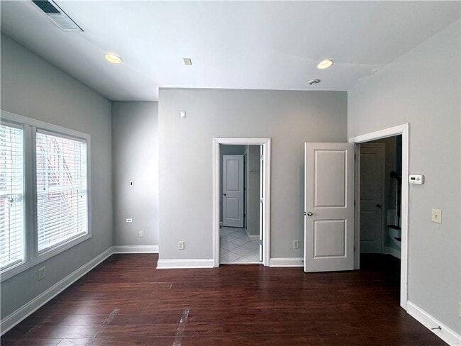 Building Photo - 3026 Eltham Pl