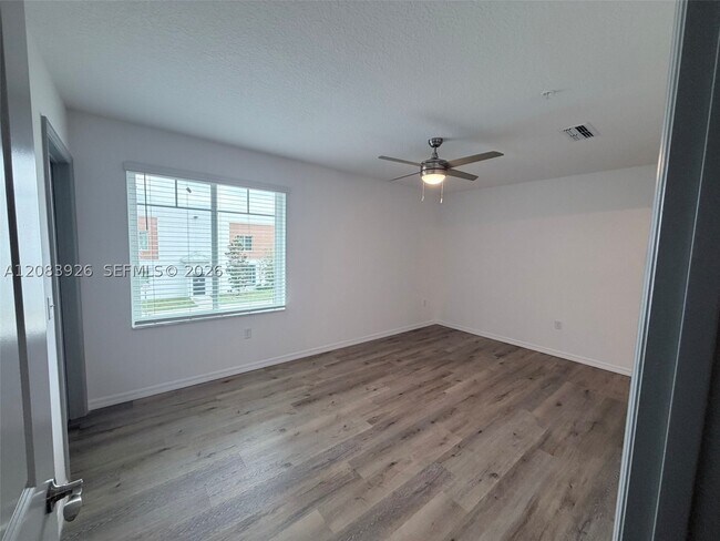 Building Photo - 1501 Hawk Trce Lp
