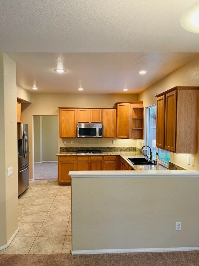 Building Photo - 42020 Dahlia Way