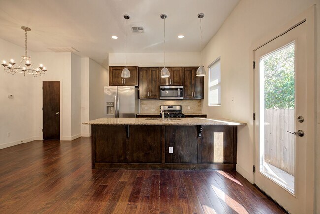 Building Photo - Modern 3-Bedroom Duplex Near OU Health Center and Okana Resort