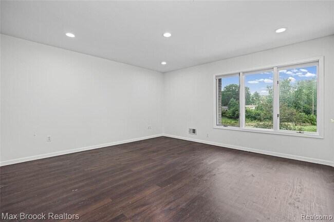 Building Photo - 3332 Barlyn Ln