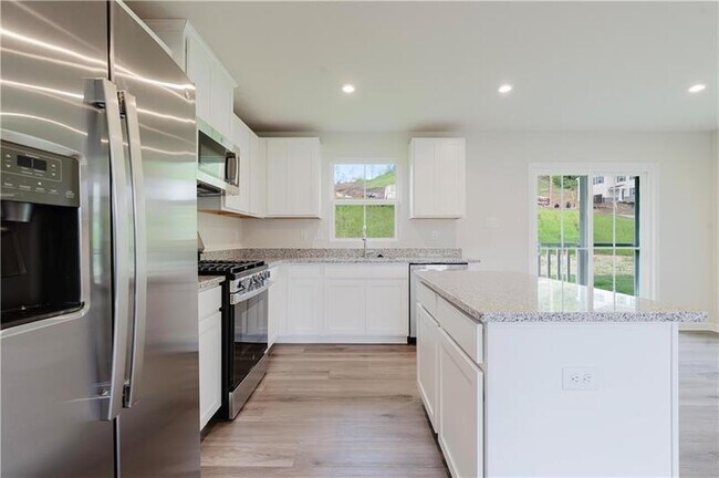 Building Photo - 159 White Oak Dr
