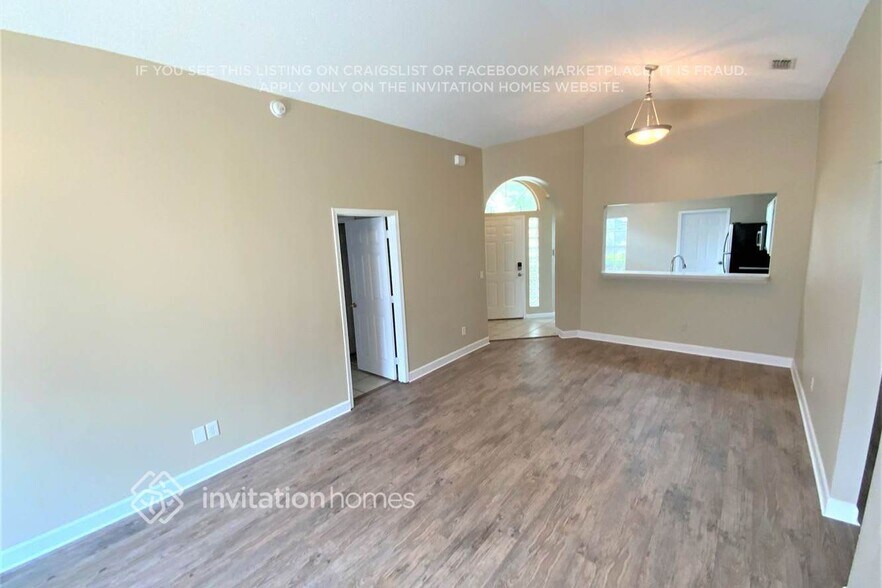 Building Photo - 724 Putters Green Way S