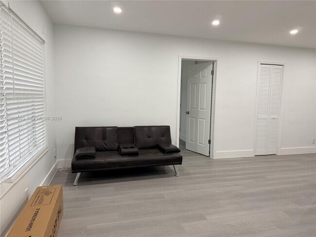 Building Photo - 650 SW 55th Ave