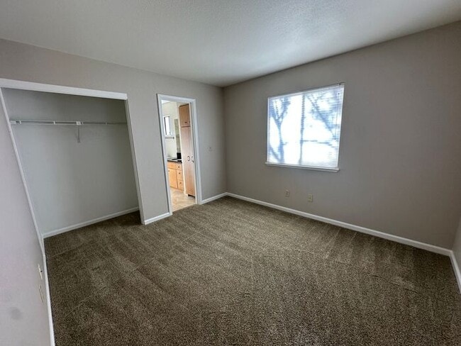 Building Photo - 285 Lemming Dr