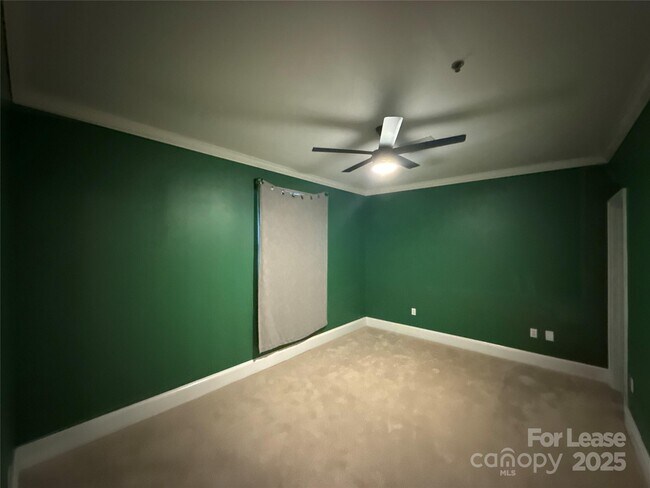 Building Photo - 127 N Tryon St