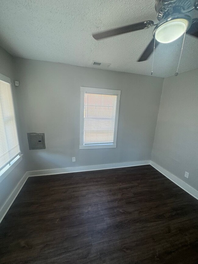Building Photo - 1558 Tayner St