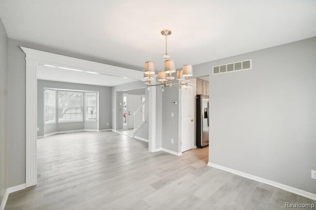 Building Photo - 2609 Huntington Dr