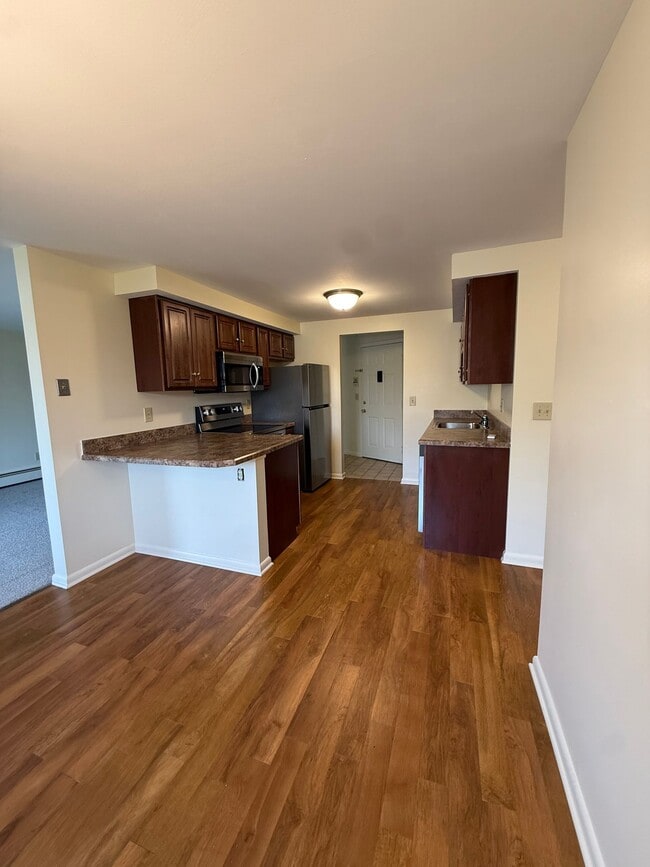 Building Photo - New Country Village