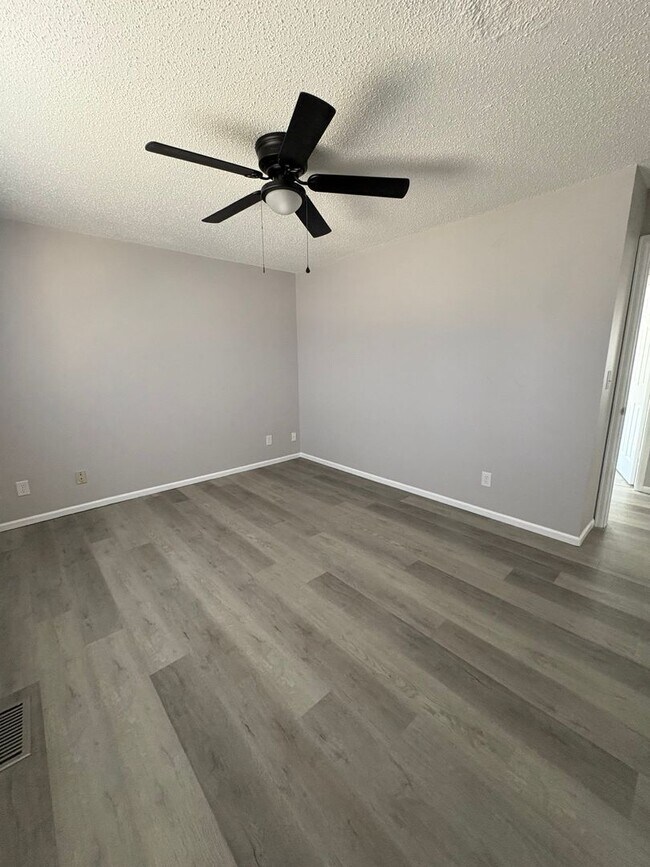 Building Photo - Newly Remodeled 3 Bedroom 2 Bath Home on Huge Corner Lot