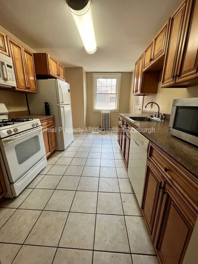 Building Photo - 5731 Phillips Ave