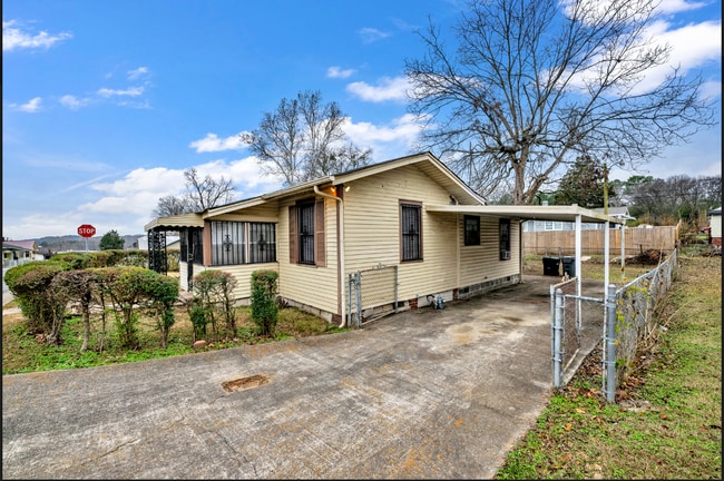 Building Photo - 419 7th St