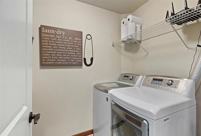 Building Photo - 6 month rental available!