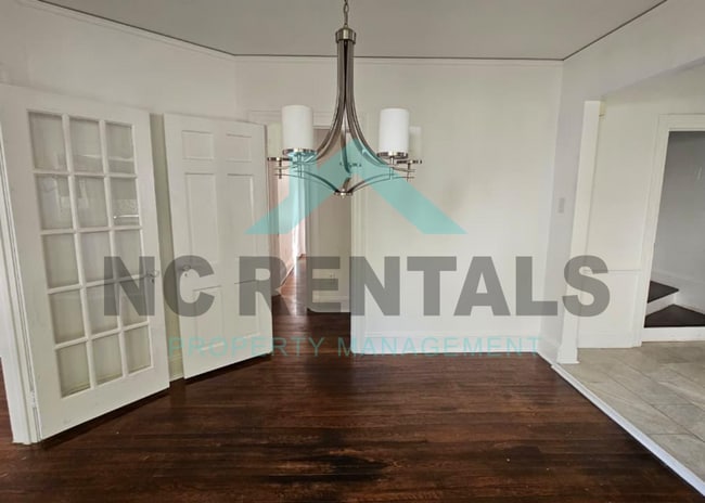 Building Photo - 1006 Panola St