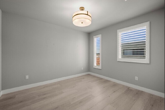 Building Photo - 721 W Duarte Rd