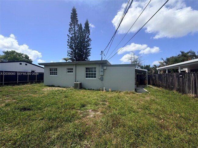 Building Photo - 6321 SW 20th Ct