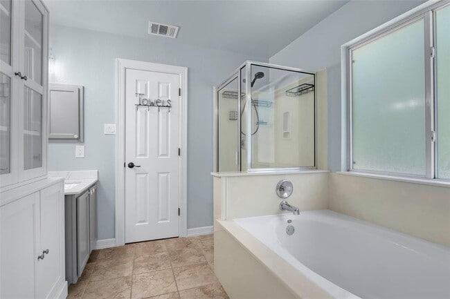 Building Photo - 7831 Saddle Run