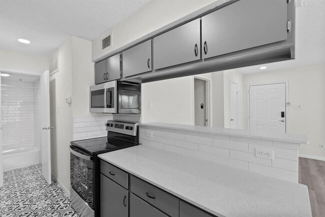 Building Photo - 2750 Holly Hall St