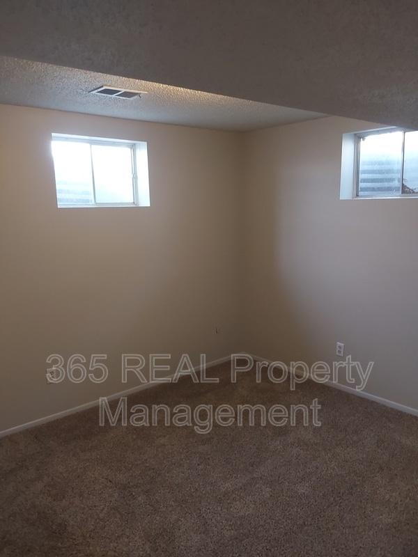 Building Photo - 803 4th St