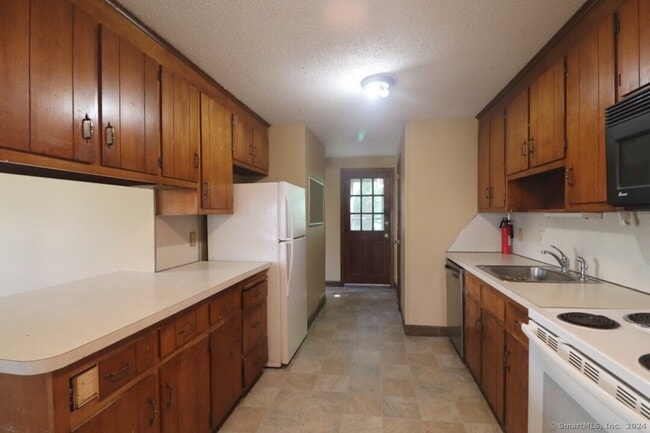 Building Photo - 74 Westerly St