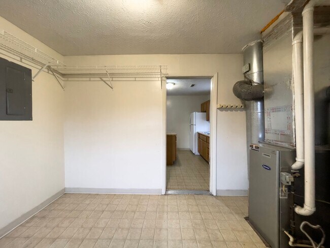 Building Photo - 525 W 8th St