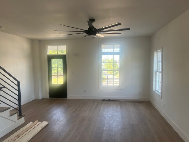 Building Photo - 205 Walker St