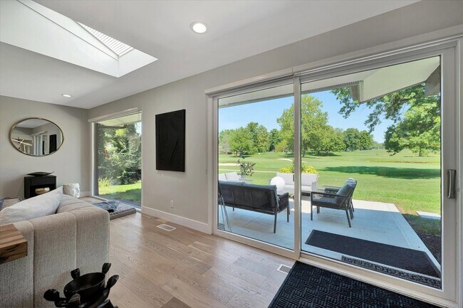 Building Photo - 102 Greencroft Dr