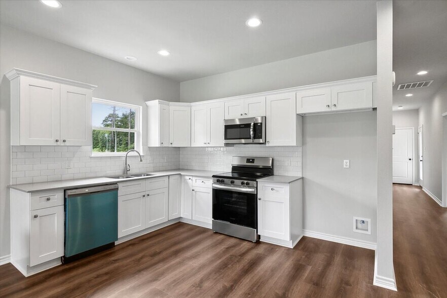 Building Photo - 9896 Golden Ln