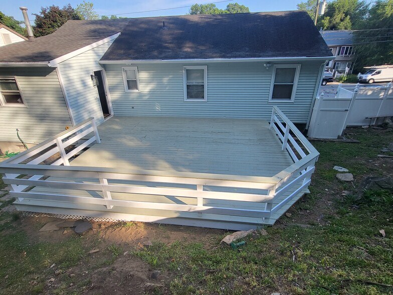 Building Photo - 390 Platt St