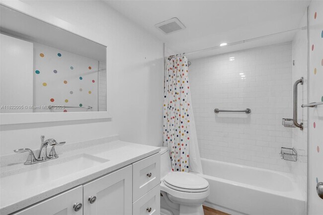 Building Photo - 265 Grapetree Dr