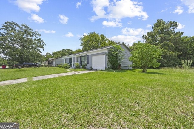 Building Photo - 2830 Village Green Dr