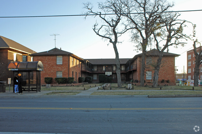 Building Photo - Oak Villa Apartments
