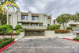 Building Photo - Two Bedroom Townhome in Studio City