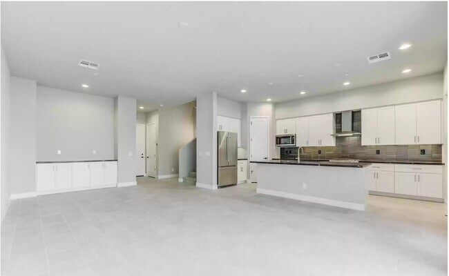 Building Photo - 1111 E Missouri Ave