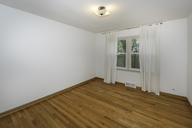Building Photo - 1616 Morton Ave