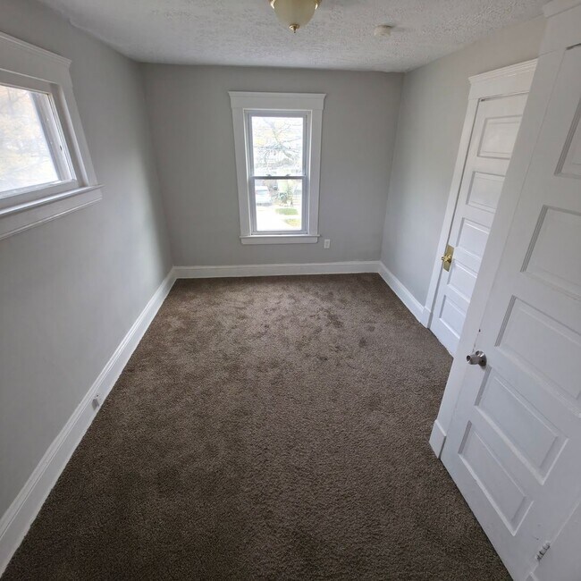 Building Photo - 2064 Halstead Ave