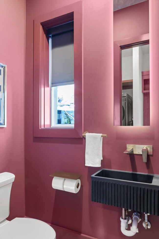 Building Photo - 1315 16th Ave S