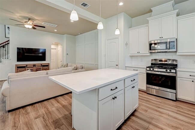 Building Photo - 5542 Sallow Bay Ln
