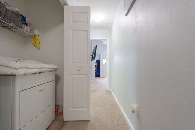 Building Photo - MOVE IN READY 3 Bedroom in the Heart of No...