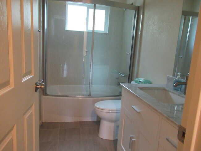 Building Photo - Fleming Manor