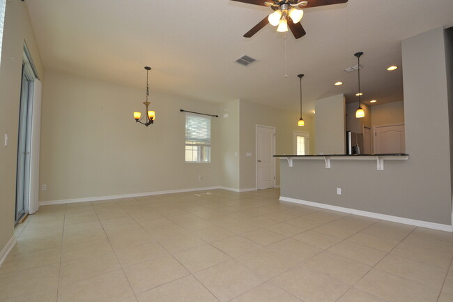 Building Photo - Gorgeous 3/2.5 Townhome in East Orlando ~ ...
